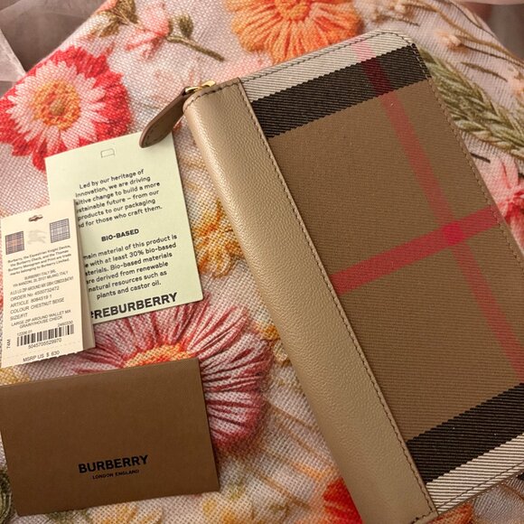 BURBERRY LONG TURTLEDOVE AND NOVA CHECK WALLET - Picture 1 of 1